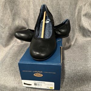 Hush Puppies! NIB size 7.5 Black Flats Ballerina Feel Good